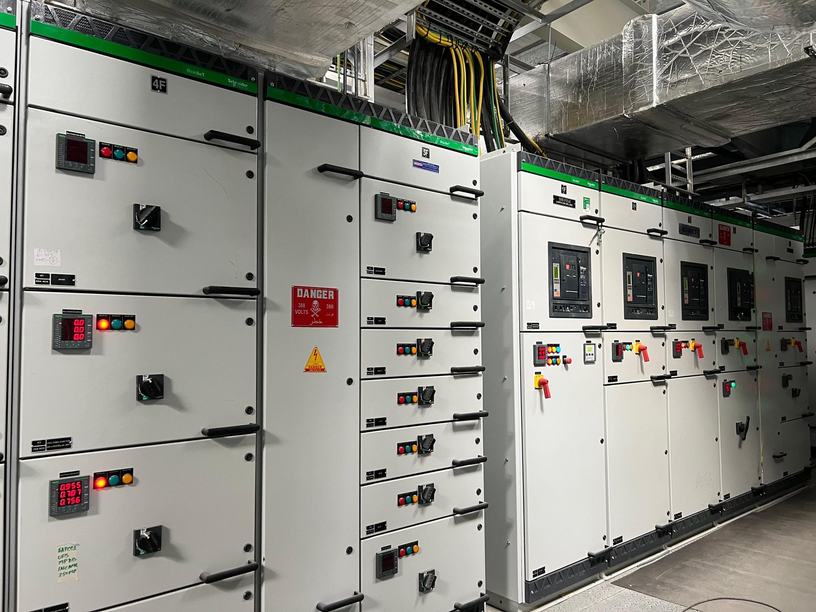 Installed electrical switchgear